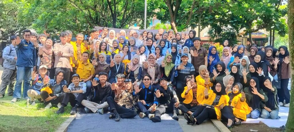 Foto Bersama peserta dan narasumber kegiatan edukasi “Perempuan Berdaya, Indonesia Aman: Semangat Kartini Melawan Pelecehan Seksual” yang diselenggarakan oleh BEM dan Satgas PPKPT Universitas Bale Bandung dalam rangka memperingati Hari Kartini 2026.