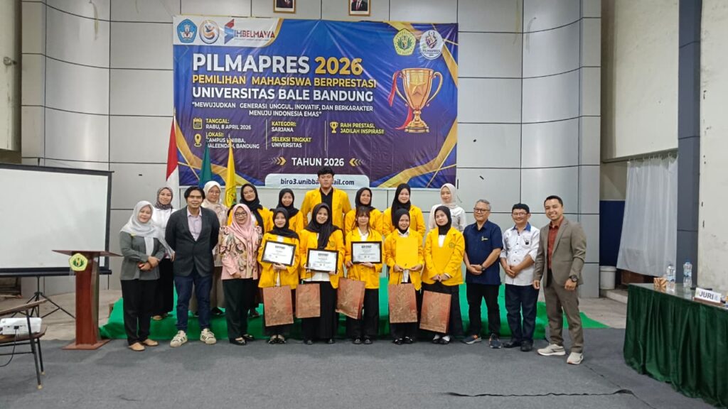 Para finalis dan pemenang Pilmapres Universitas Bale Bandung Tahun 2026 berfoto bersama usai pengumuman hasil seleksi yang diselenggarakan pada 8 April 2026.